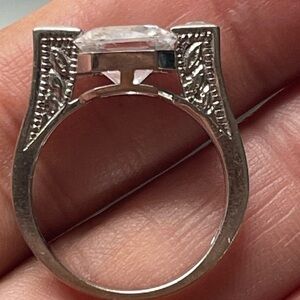 Elegant Silver Ring with 3ctw  Moissanite Clear Gemstone Sz 7